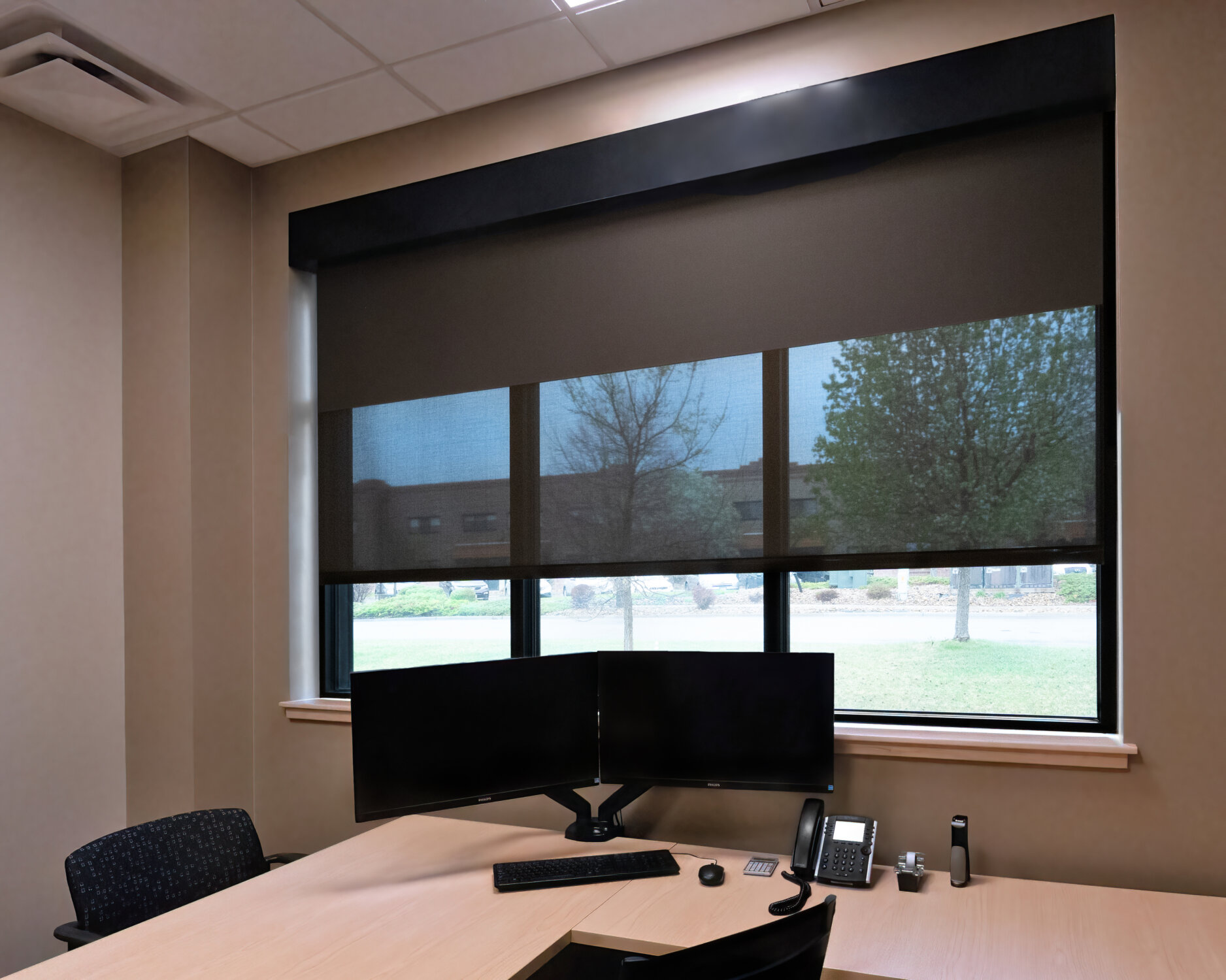 7-_Fascia_Window_Shot-DeNoiseAI-standard-DeNoiseAI-low-light Double layer shades, Ctrl heat and save electricity.