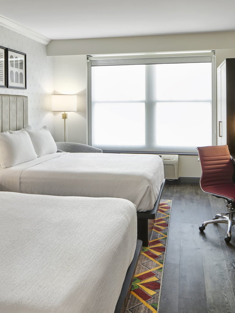 Hotel-Indigo_Guestroom-768x1020